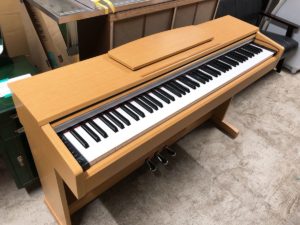 YAMAHAヤマハの電子ピアノ ARIUS YDP-140