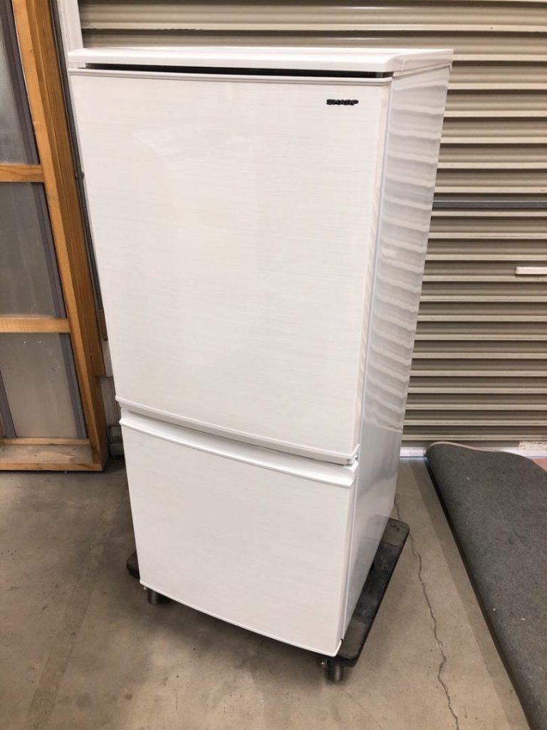 シャープのノンフロン冷凍冷蔵庫の2018年製 SJ-D14D-Wを出張買取いたしました の出張買取実績 | 出張リサイクルショップ24時 水戸