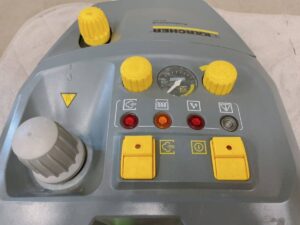 福島県いわき市小名浜にて出張買取したケルヒャーの業務用スチームクリーナーのProfessional SG4/4の操作部の写真