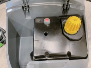 福島県いわき市小名浜にて出張買取したケルヒャーの業務用スチームクリーナーのProfessional SG4/4の本体内部の写真