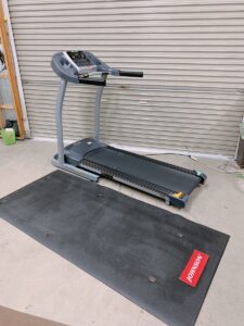 栃木県真岡市鷲巣にて出張買取したTempoのトレッドミルのFITNESS T82の写真