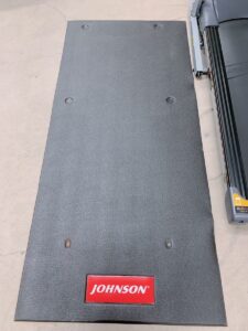 栃木県真岡市鷲巣にて出張買取したTempoのトレッドミルのFITNESS T82の付属品のマットの写真