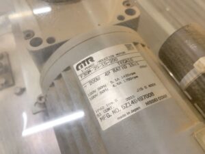 福島県いわき市泉町にて出張買取したエフ・エム食品機械の鰹節スライサーのFK-S001のモーターの写真