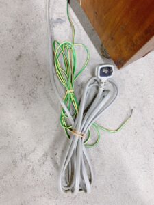 栃木県芳賀郡益子町益子にて出張買取したHOSHIZAKIの冷蔵ショーケースのSSB-85ATの電源コードの写真