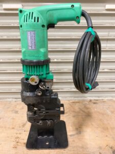 茨城県牛久市遠山町にて出張買取した亀倉精機のポートパンチャーのレスバリア RF-2の写真