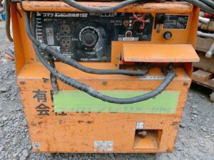 茨城県鉾田市玉田にて出張買取したコマツのエンジン溶接機のKW-150の前面の写真