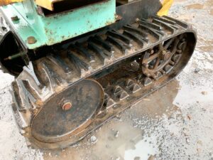 茨城県かすみがうら市市川にて出張買取したカルイの粉砕機のHNJ-6Mのクローラーの写真