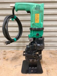 茨城県牛久市遠山町にて出張買取した亀倉精機のポートパンチャーのレスバリア RF-2の写真