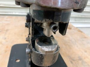 茨城県牛久市遠山町にて出張買取した亀倉精機のポートパンチャーのレスバリア RF-2の写真