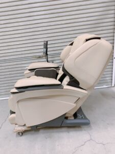 茨城県竜ケ崎市根町にて出張買取したPanasonicのマッサージチェアのEP-MA98Mの側面の写真