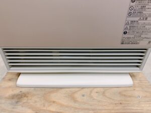 栃木県真岡市鬼怒ヶ丘にて出張買取したRinnaiのLPガス用 ガスファンヒーターのRC-A4401NP-RMの吹き出し口の写真