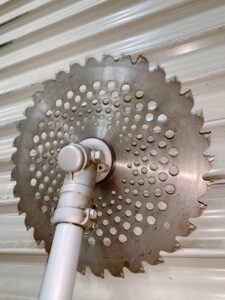 栃木県芳賀郡市貝町文谷にて出張買取した丸山の刈払機のBCS264Sの刃の写真