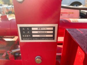 栃木県塩谷郡高根沢町下柏崎にて出張買取した丸久製作所の薪割り機のNCW450EAの製品情報が記載されたシールの写真