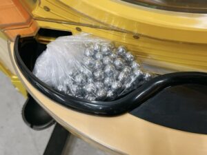 茨城県桜川市犬田にて出張買取した三共のパチンコ 実機のマジカルカーペット DXの付属品の玉の写真