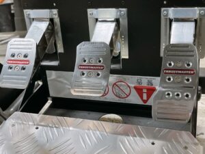 茨城県潮来市大洲にて出張買取したGT ドライブレーシングシミュレーターのグランツーリスモ6のフットペダルの写真