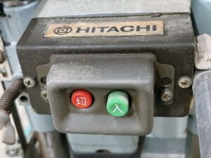 茨城県高萩市中戸川にて出張買取したHITACHIの仕口ルータのM16YBの電源スイッチの写真