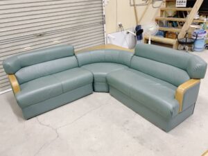 茨城県常陸大宮市宇留野にて出張買取したINTERLIVAXのコーナーソファー テーブルセットのソファの写真