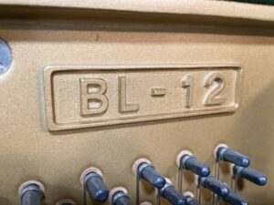 栃木県芳賀郡市貝町椎谷にて出張買取したKAWAIのアップライトピアノのBL-12の型式の写真