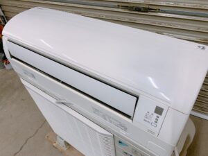 茨城県鉾田市荒地にて出張買取したDAIKINのルームエアコンのAN56UEPK-Wの室内機の写真