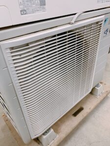 茨城県鉾田市荒地にて出張買取したDAIKINのルームエアコンのAN56UEPK-Wの室外機の写真