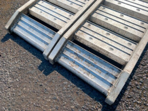 栃木県塩谷郡高根沢町下柏崎にて出張買取したアルコックのアルミブリッジのNAS-0708Mの写真