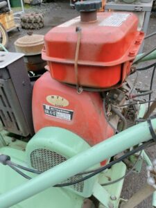 茨城県かすみがうら市加茂にて出張買取した共栄社のハンマーナイフモアーのHMC-91のエンジンの写真