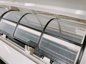 茨城県那珂市後台にて出張買取したIRIS OHYAMAのルームエアコンのIRA-2204Rのフィルターの写真