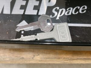 茨城県日立市小木津にて出張買取したパチスロ 実機の革命機 ヴァルヴレイヴの鍵の写真