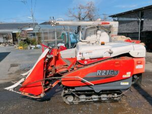 栃木県塩谷郡高根沢町柿木沢にて出張買取したkubotaのコンバインのR216Sの写真