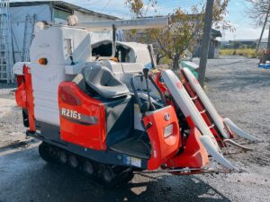 栃木県塩谷郡高根沢町柿木沢にて出張買取したkubotaのコンバインのR216Sの写真