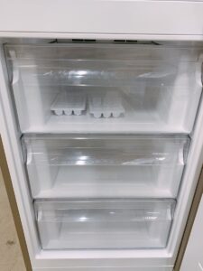 茨城県水戸市天王町にて出張買取したHaierのノンフロン冷凍冷蔵庫のJR-27Bの冷凍室内の写真