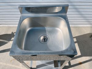 茨城県水戸市見川にて出張買取した業務用のステンレス 一槽シンクの槽内の写真