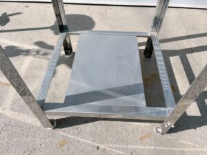 茨城県水戸市見川にて出張買取した業務用のステンレス 一槽シンクの棚の写真