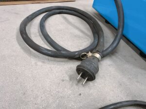 茨城県日立市金沢町にて出張買取したSUZUKIDの小型溶接機のSSY-121Cの電源コンセントの写真