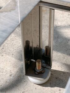 茨城県水戸市見川にて出張買取した業務用のステンレス 一槽シンクの脚の写真