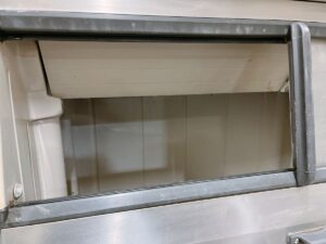 茨城県石岡市柴内にて出張買取したホシザキのキューブアイスメーカーのIM-230XL-1の庫内の写真