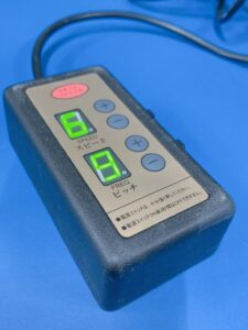 茨城県行方市手賀にて出張買取したNittakuの卓球マシンのロボッチャ NT-3017のリモコンの写真