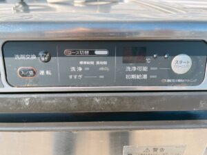 栃木県那須烏山市白久にて出張買取したHOSHIZAKIの食器洗浄機のJWE-400TUB3の操作部の写真