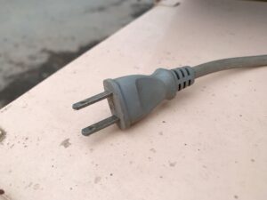 茨城県高萩市下君田にて出張買取した國光の電動唐箕のEF-30の電源コンセントの写真